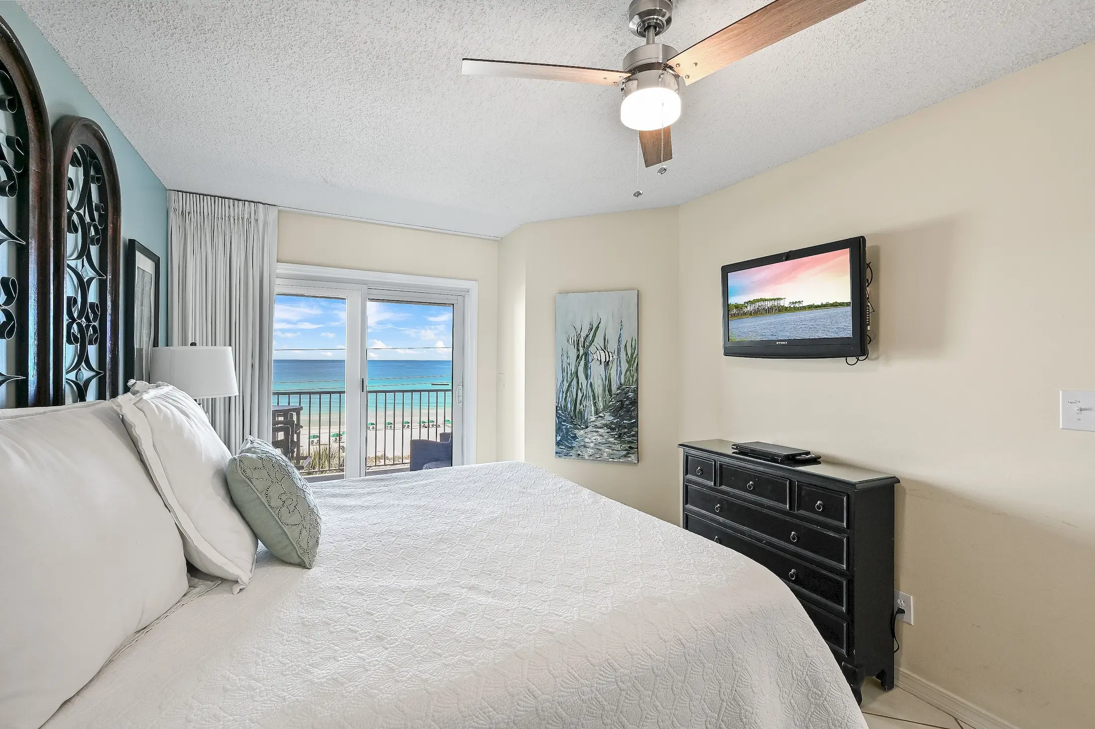 Ultra-Luxury Homes in Maravilla