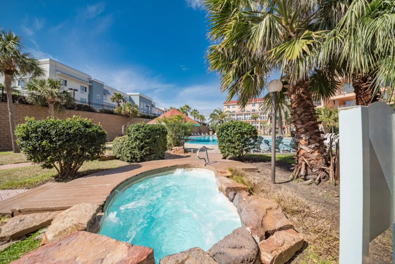 Ultra-Luxury Homes in Maravilla
