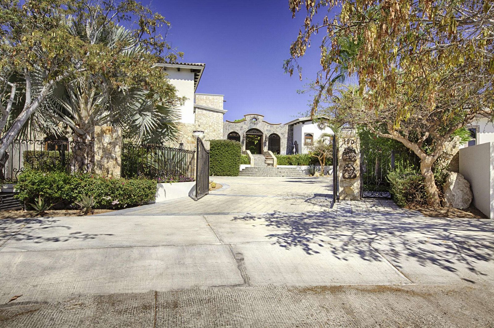 Maravilla Palmilla Estates Welcome to the epitome of opulence and functionality! This sprawling 5-bedroom, 6-bathroom estate nestled in the prestigious Palmilla Estates offers an unparalleled blend of elegance and efficiency.Bedrooms: Five spacious bedrooms designed for comfort and privacy, providing ample space for relaxation and rejuvenation.Bathrooms: Six beautifully appointed bathrooms, each exuding sophistication and convenience.Efficient Design: Meticulously crafted to embrace modern efficiency without compromising on luxury, ensuring sustainability and cost-effectiveness.3-Car Garage: A generous three-car garage providing secure parking and ample storage space for your vehicles and belongings. for sale
