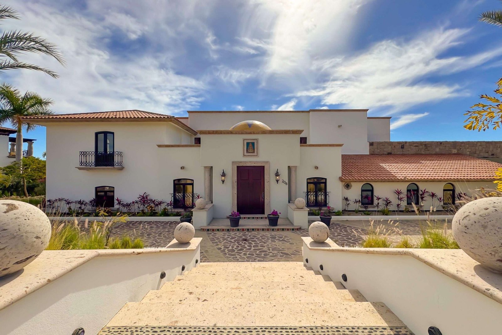 Maravilla Palmilla Estates Nestled within the prestigious Palmilla community, this stunning 5-bedroom home offers the perfect blend of luxury and family-friendly comfort. Overlooking the pristine Arroyo 7 fairway of the renowned Palmilla golf course, the property boasts breathtaking ocean and golf course for sale
