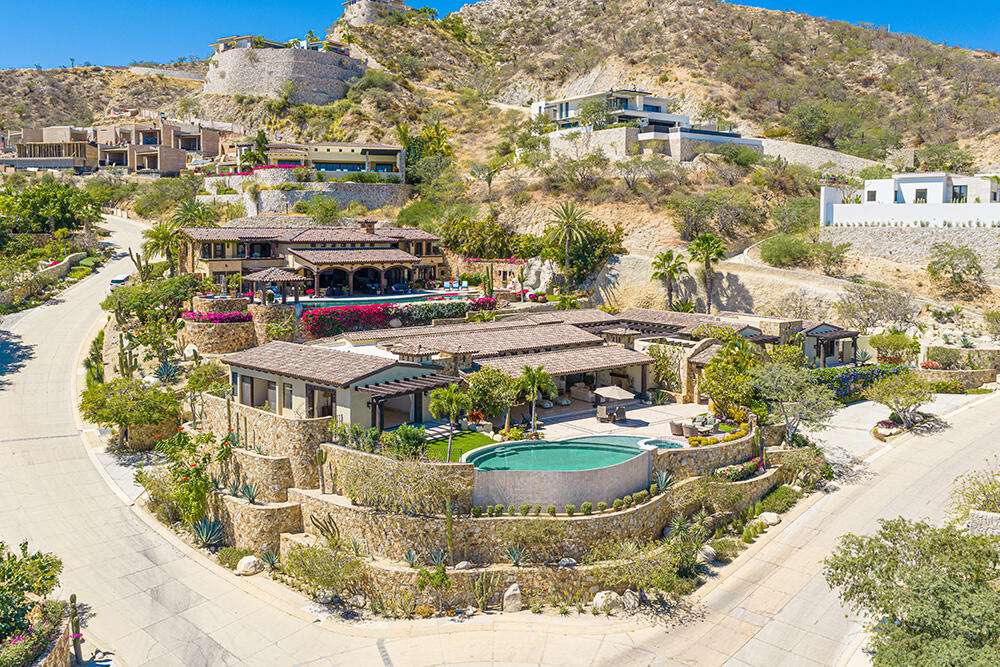 Maravilla Migrino Experience unmatched coastal living in this stunning beachfront estate. The for sale