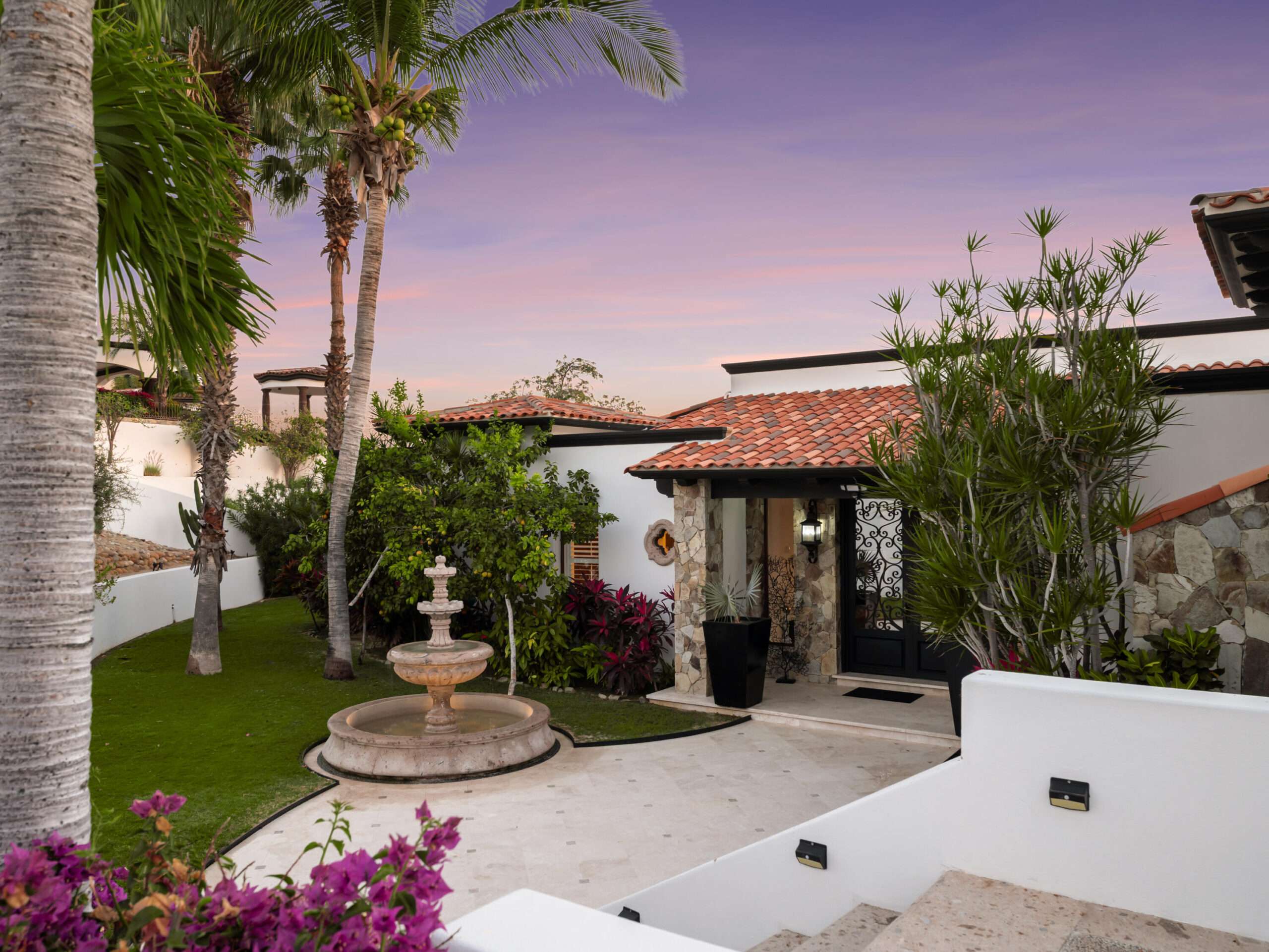 Maravilla Fundadores Experience the pinnacle of coastal living at Casa Bokke, a stunning contemporary estate perched directly on the 4th hole of the Jack Nicklaus Signature Ocean Course. This residence perfectly balances the lush greens of world-class golf with unobstructed, ocean for sale