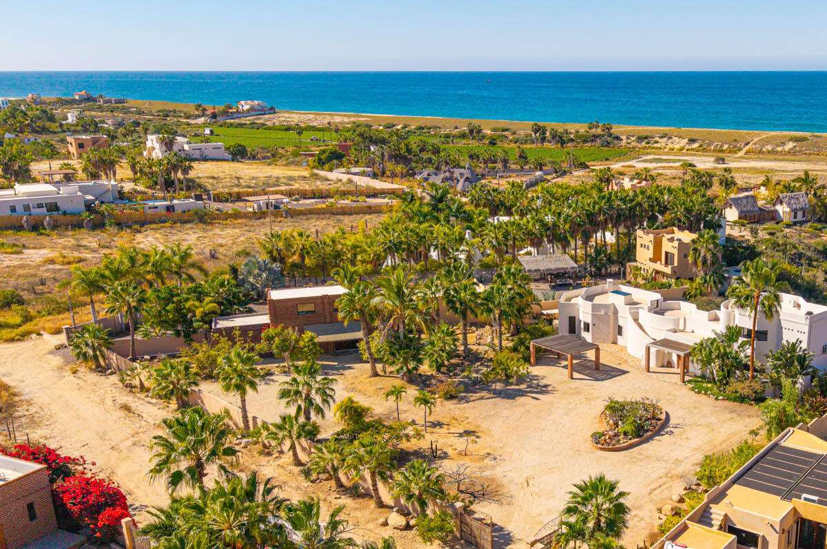 Maravilla Fundadores Experience the pinnacle of coastal living at Casa Bokke, a stunning contemporary estate perched directly on the 4th hole of the Jack Nicklaus Signature Ocean Course. This residence perfectly balances the lush greens of world-class golf with unobstructed, ocean for sale