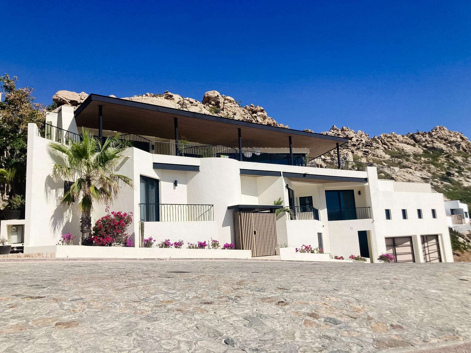 Maravilla Fundadores Villa Piedra - Fundadores, Puerto Los Cabos, blends modern and traditional design with unobstructed ocean for sale