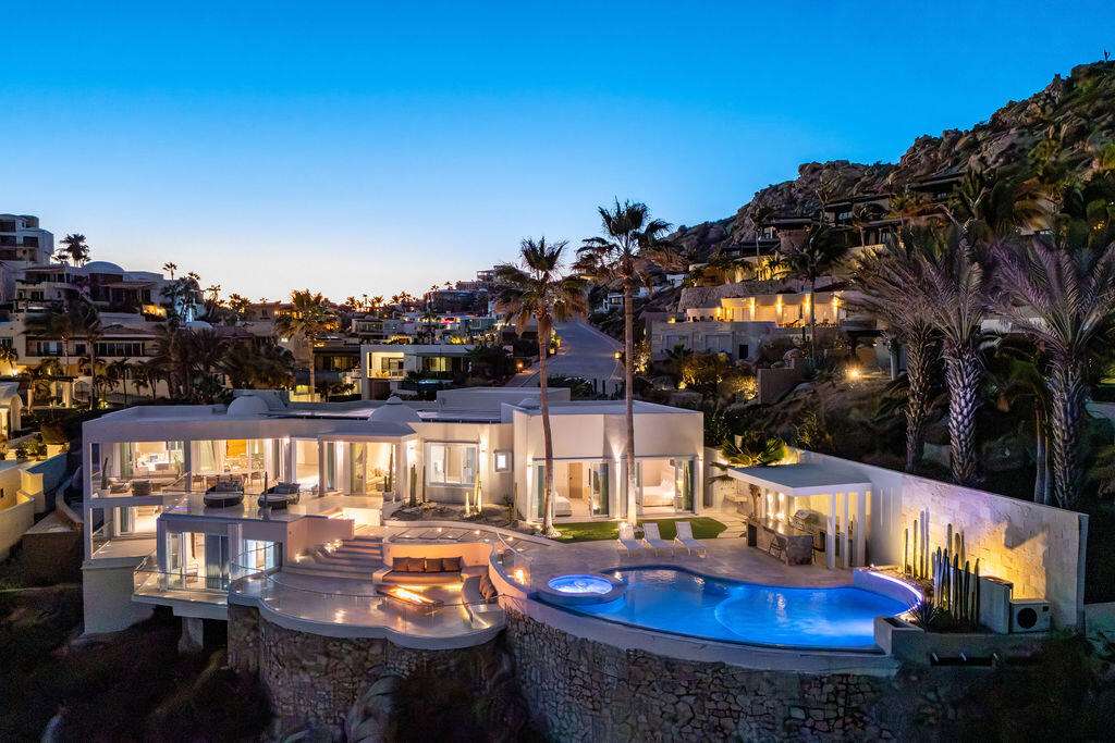Maravilla Pedregal Heights Villa Aurora is a quiet exploration of proportion, light, and horizon. Perched in Pedregal Heights at the highest point of in all of Los Cabos, the terrain opens to sweeping for sale