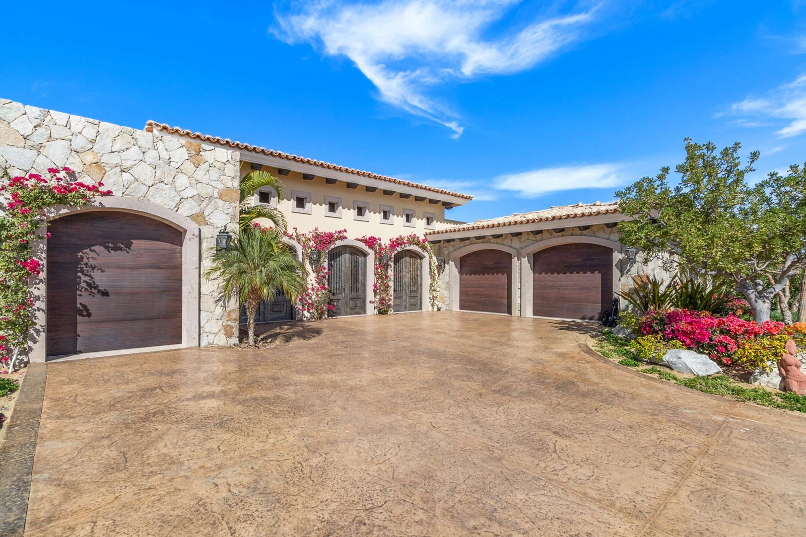 Maravilla Fundadores Luxury Estate in Puerto Los Cabos - Introducing an extraordinary value opportunity in the prestigious community of Puerto Los Cabos--now offered at for sale