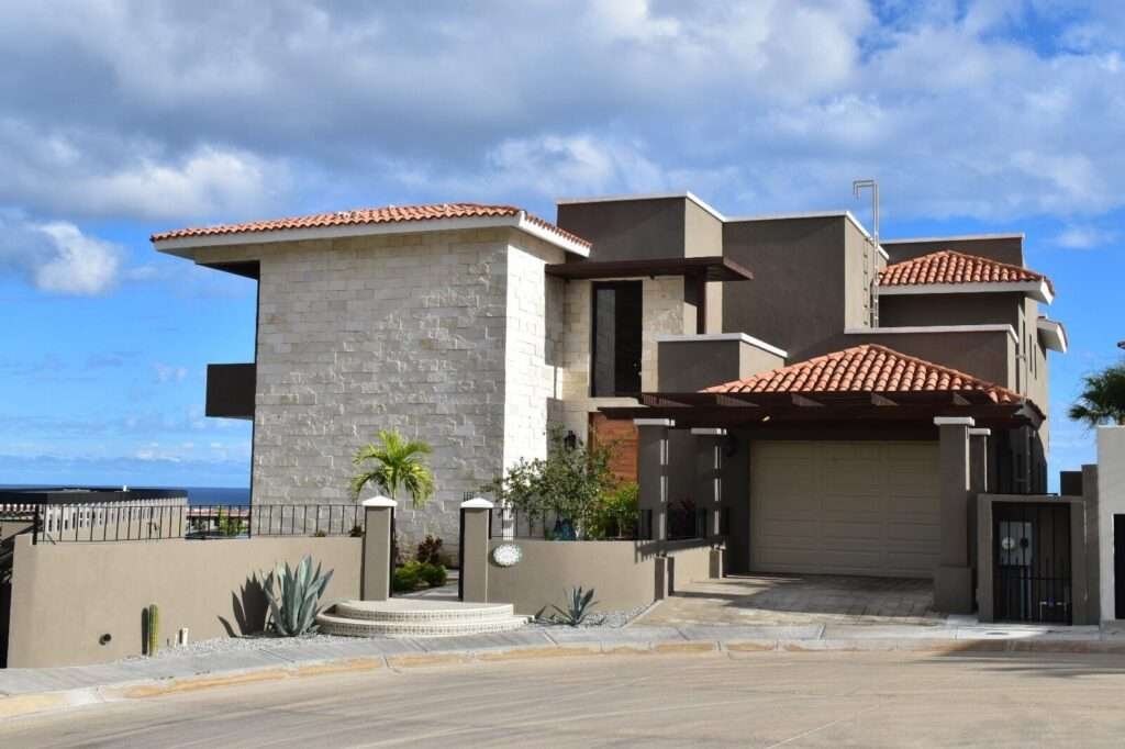 Maravilla Palmilla Estates Nestled within the prestigious Palmilla community, this stunning 5-bedroom home offers the perfect blend of luxury and family-friendly comfort. Overlooking the pristine Arroyo 7 fairway of the renowned Palmilla golf course, the property boasts breathtaking ocean and golf course – Lote 11 Lago Salado, San Jose del Cabo, BS