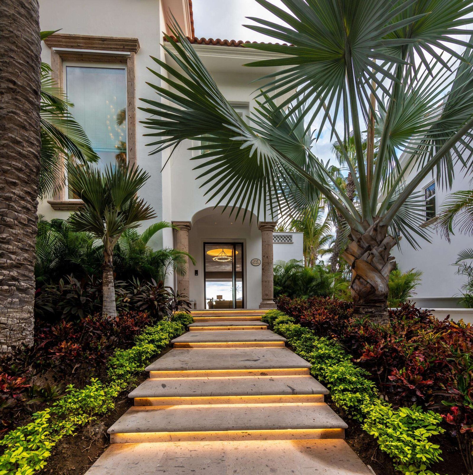 Maravilla Villas Del Mar Villa 452 stands as one of the finest oceanfront estates in the prestigious Villas Del Mar community. Having undergone a meticulous recent remodel, the residence perfectly blends contemporary elegance with the iconic Palmilla aesthetic. As the only beachfront property currently available for sale in this exclusive enclave, it represents a singular market opportunity for the discerning buyer. – Villa 452, San Jose Corridor, San Jose Corridor, BS