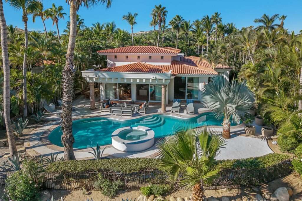 Maravilla Oceano Alta Originally built as the Oceanos Altas model home, this beautifully updated residence is ideally situated on a rare 10,000 sq ft lot with ''forever – 12 Oceanos Altas, San Jose Corridor, BS