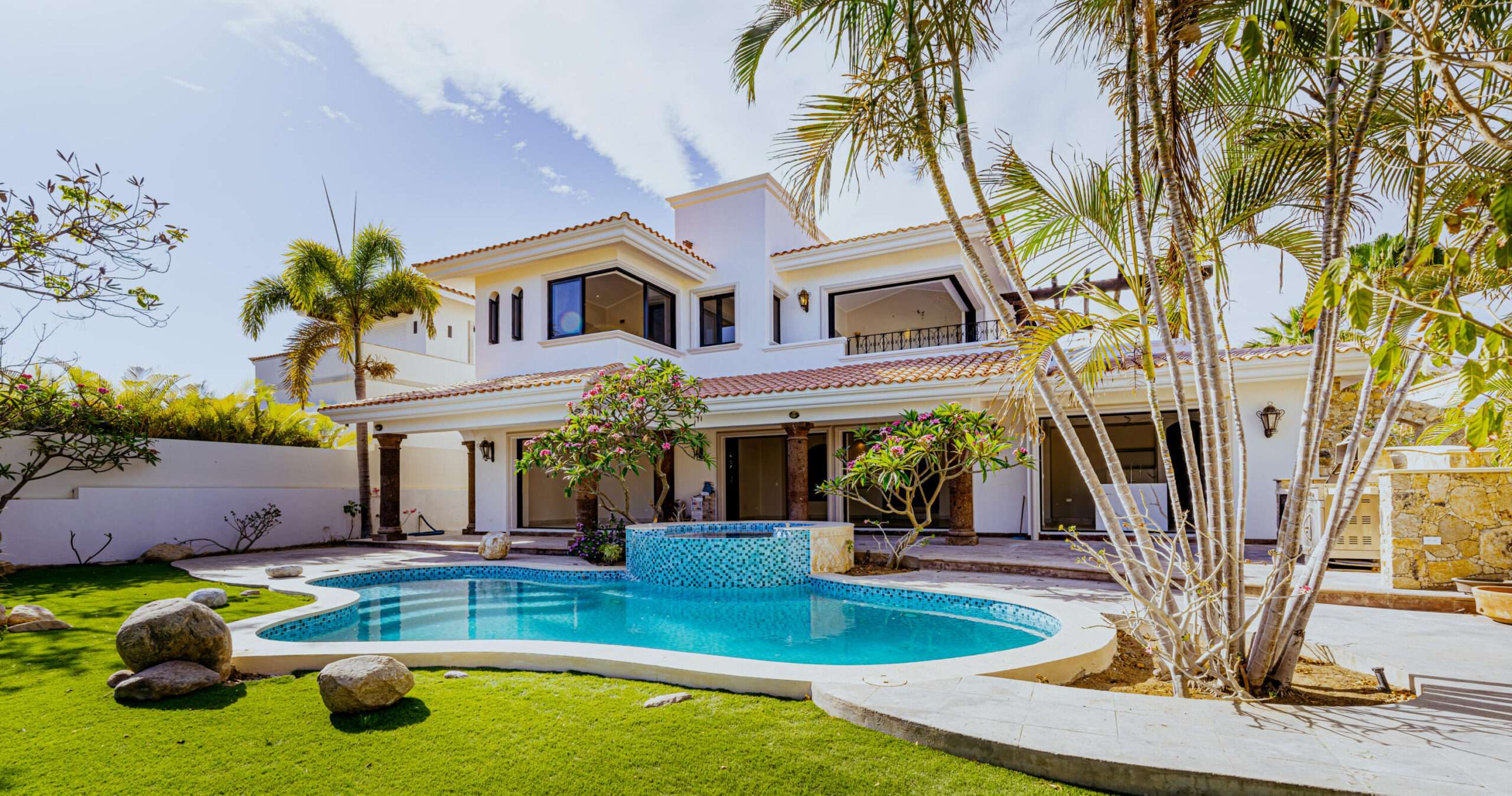 Maravilla Palmilla Estates Recently reimagined with a refined, modern sensibility, this 4-bedroom, 4.5-bath residence plus newly-built guest casita and offers an effortless blend of comfort and design. Framed by sweeping for sale